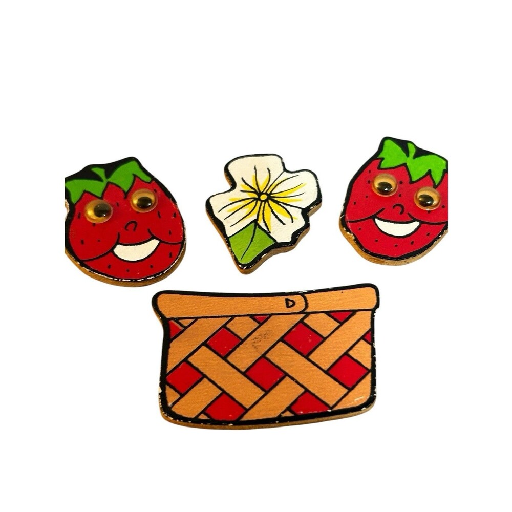 Vtg Anthropomorphic Strawberries Fruit Basket Wooden Refrigerator Fridge Magnet